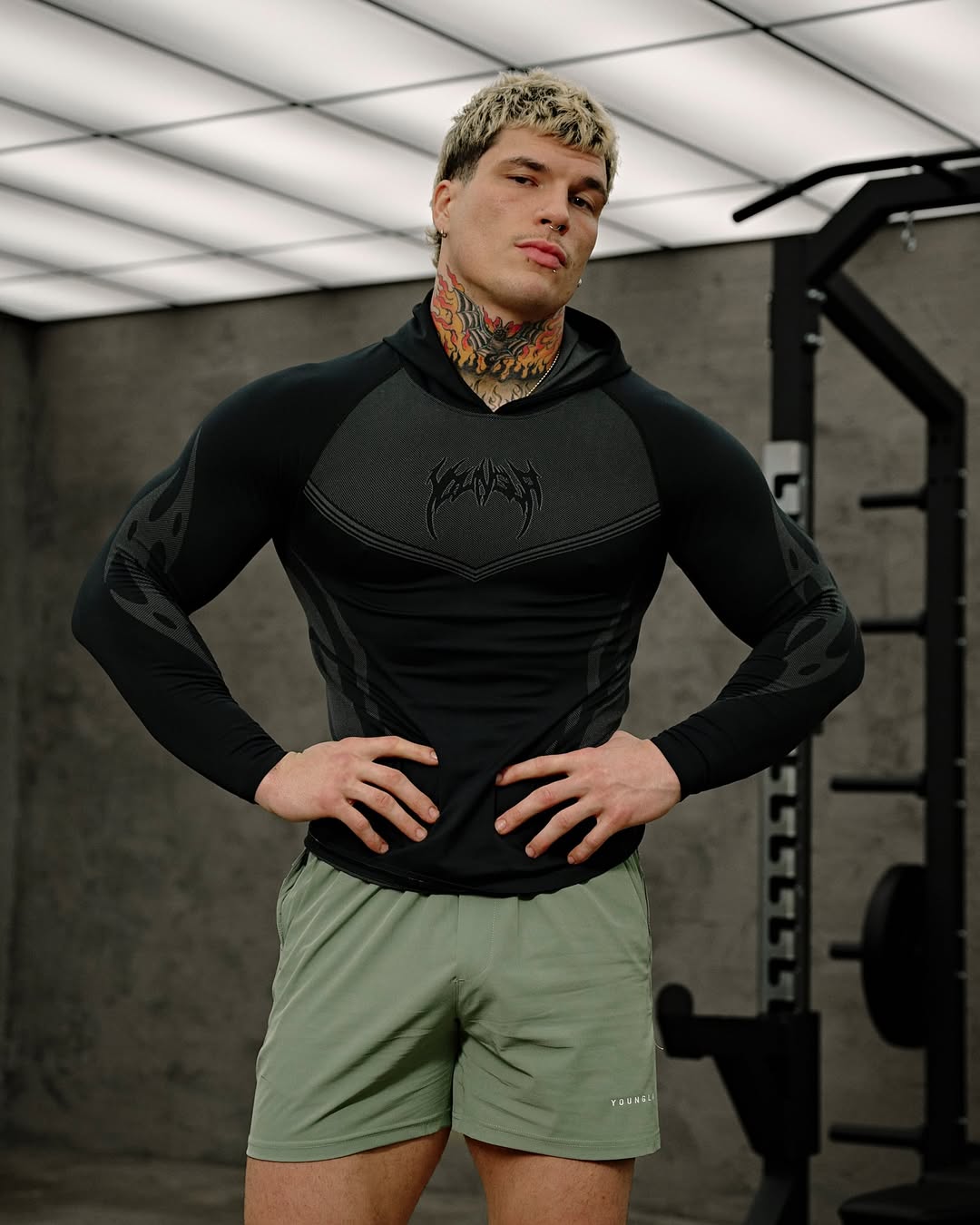 8062 - Warrior Compression Hoodies - Negro