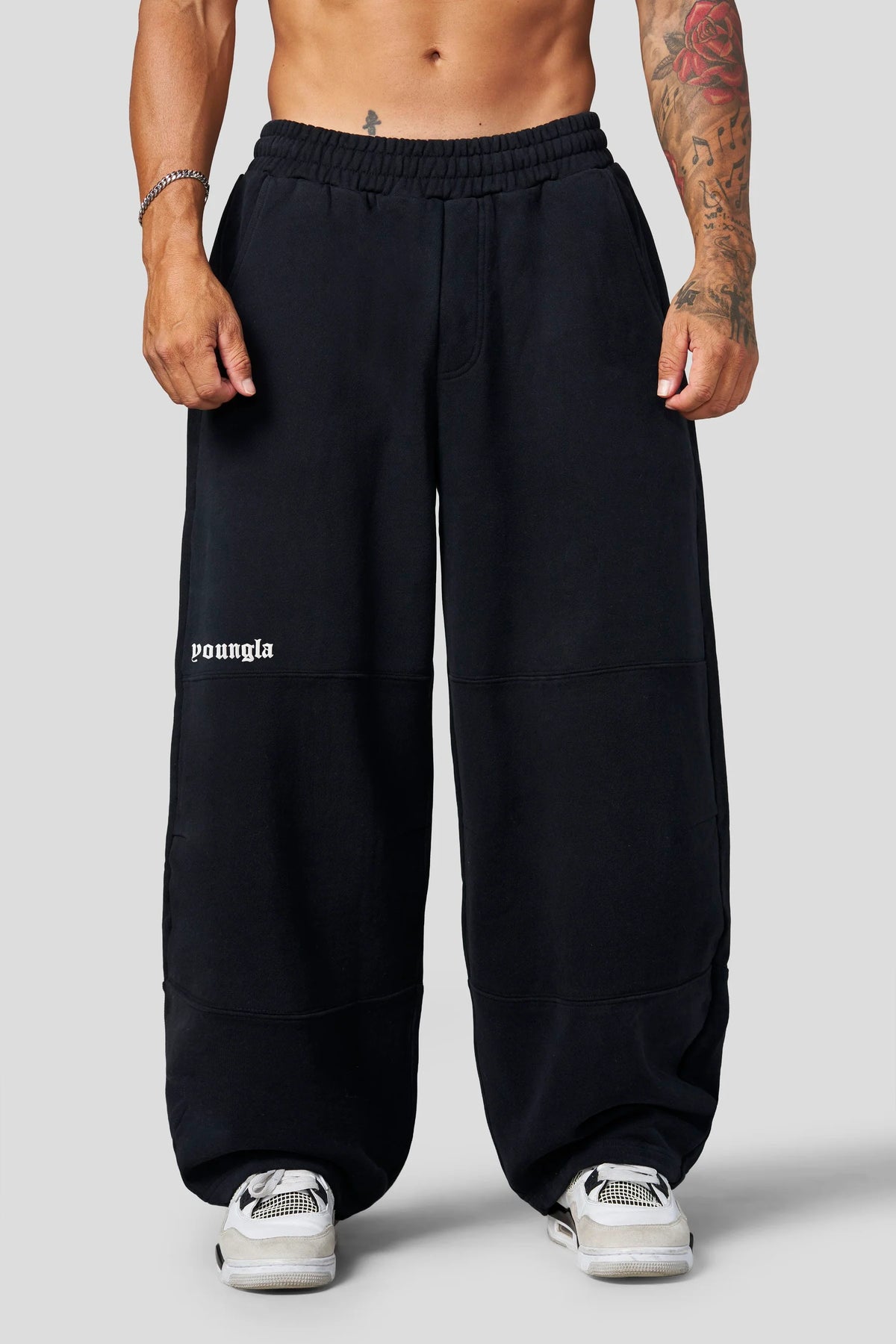 2134 - Iconic Barrel Sweats | Black