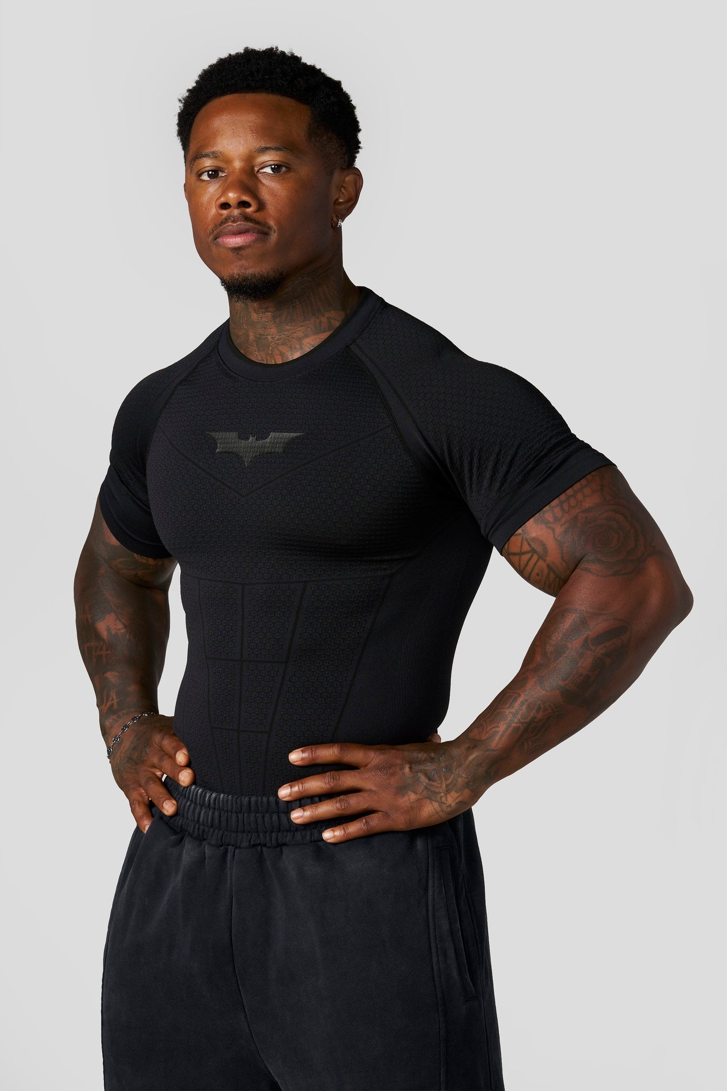 PRE-ORDEN: 4259 - Batman Manga Corta | All Black
