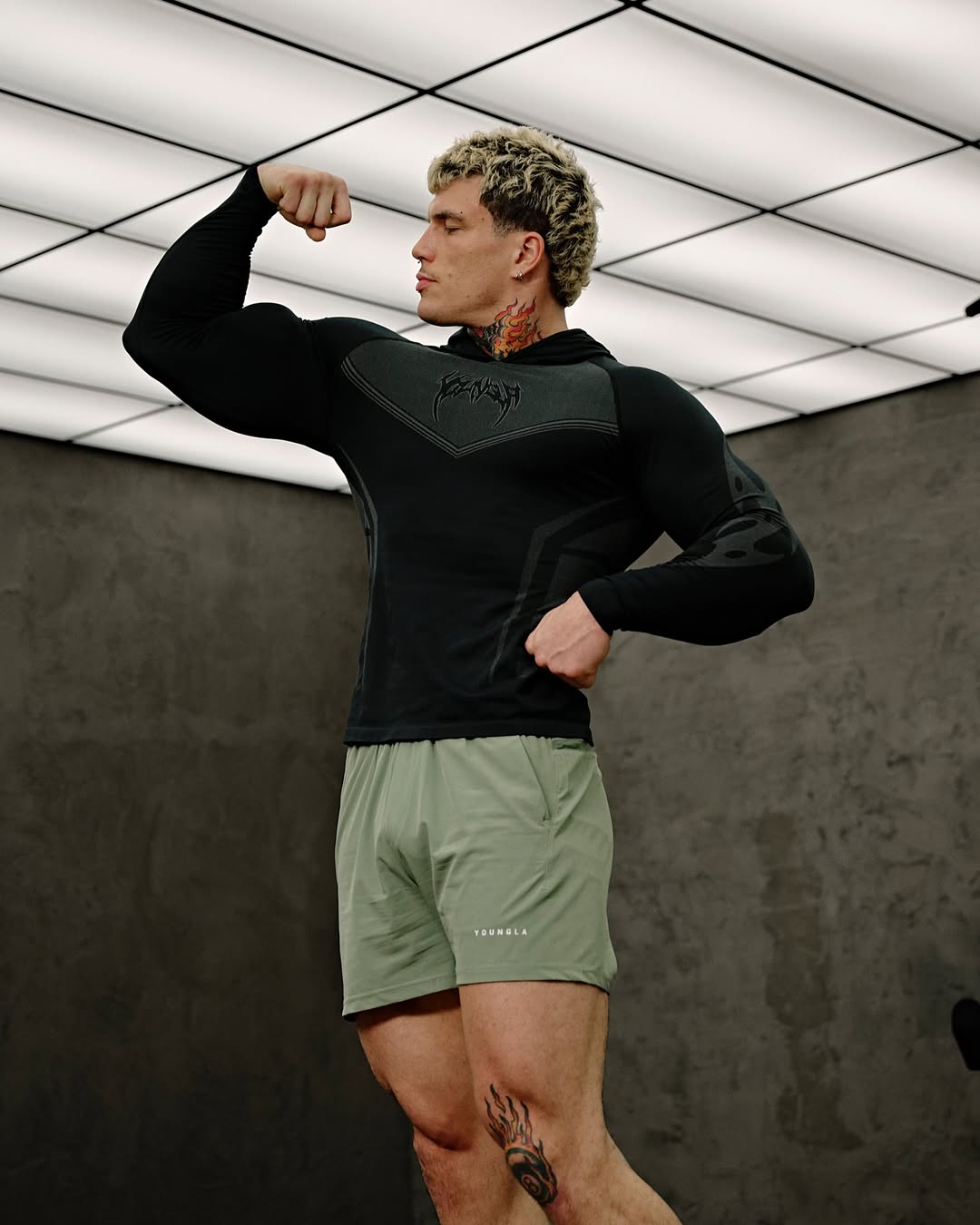 8062 - Warrior Compression Hoodies - Negro